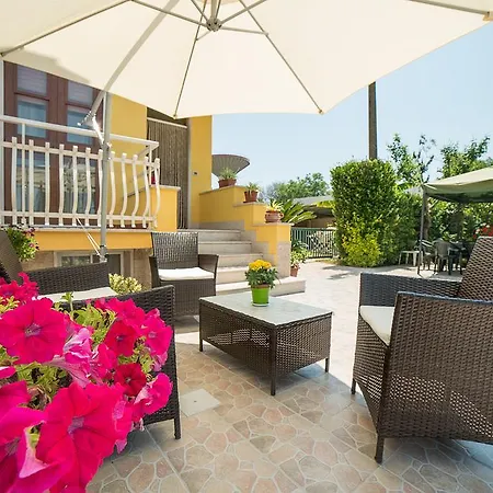 فندق مبيت وإفطار Il Melograno Da Pina 3*